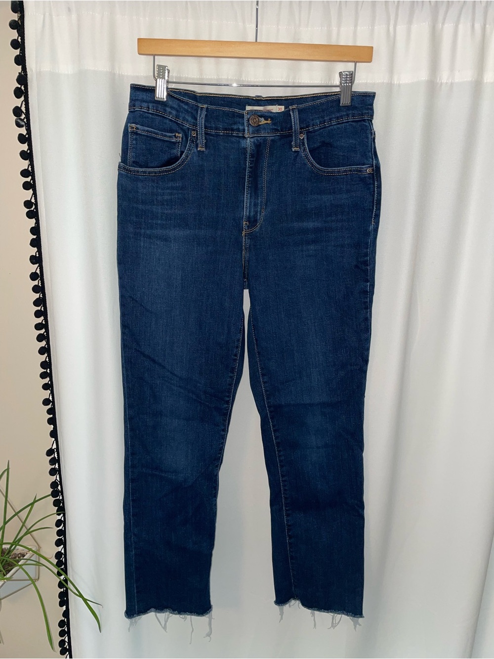 Levi’s 724 high rise straight jeans women’s 30 raw hem dark blue wash denim